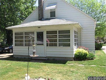2nd image of 1620 Tait St