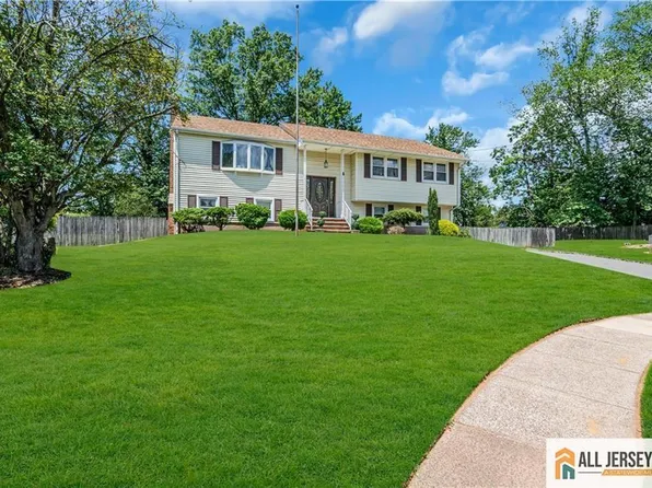 8 Whitehall Ave, Edison, NJ 08820