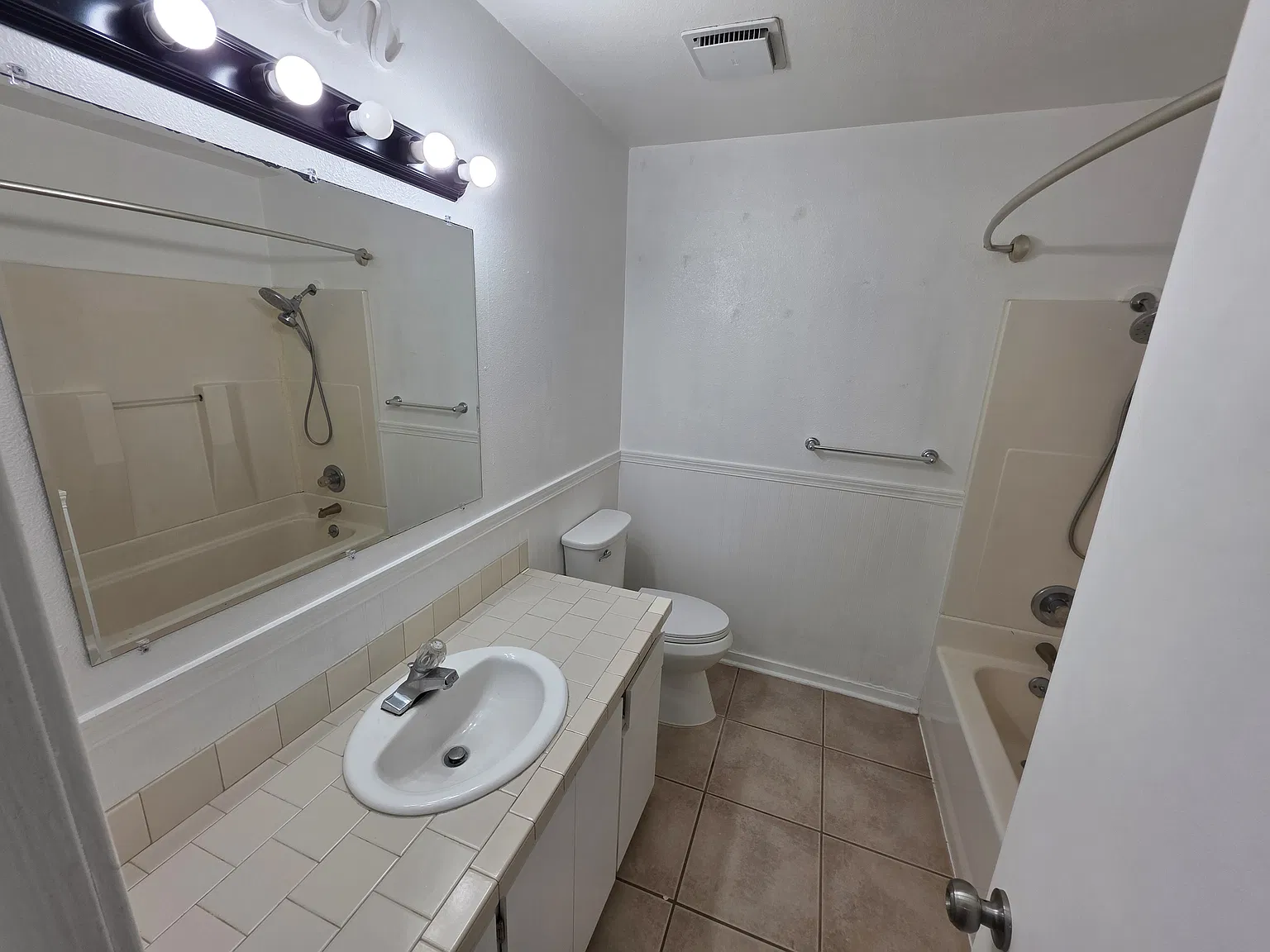 2 bed, 1.5 bath, 1100 sqft, $1,795 — Photo 4