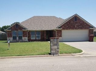 2253 N Village Dr, Bonham, TX 75418