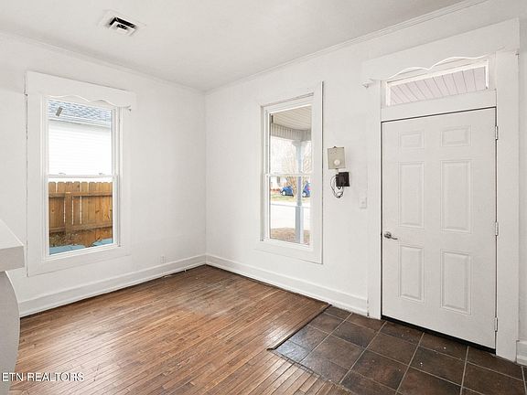 4th image of 317 Aden St