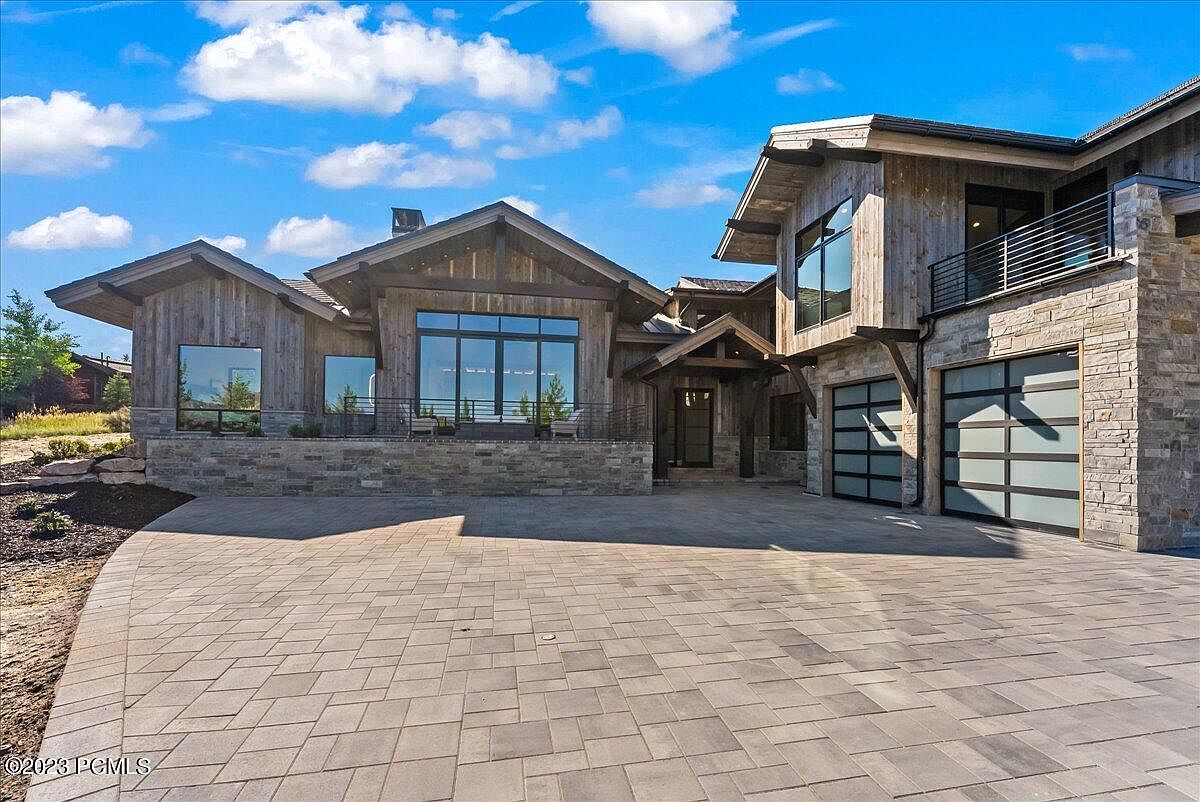 2737 E Bitter Brush Dr