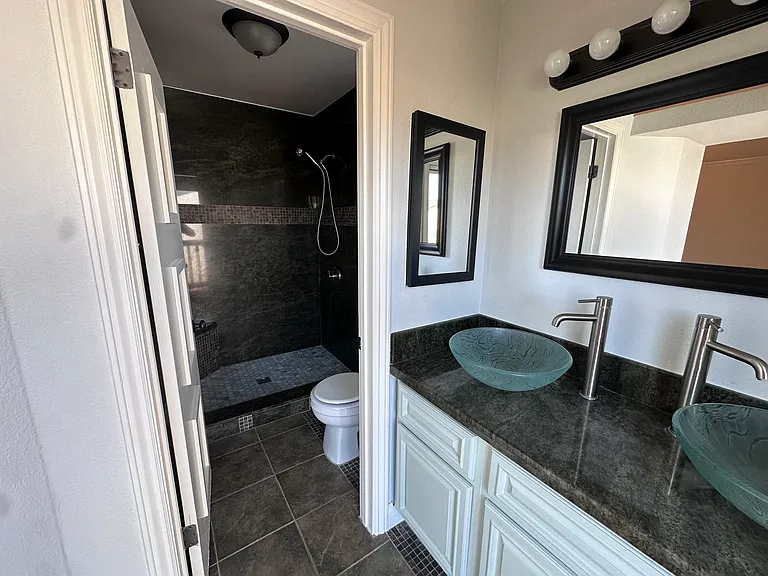 4981 Yvonne Way — Photo 10