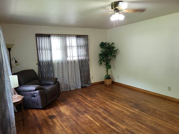 5th image of 447 E Bissell Ave