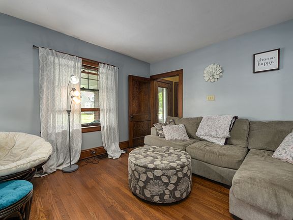 5th image of 14412 Montrose Ave