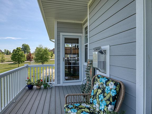 4th image of 1352 Hillview Dr