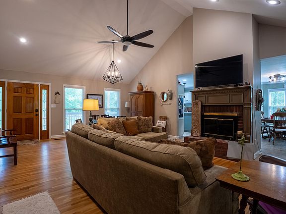 4th image of 620 Beaver Ridge Dr