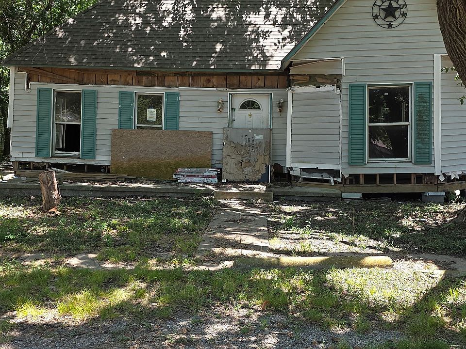 1st image of 107 W Travis St