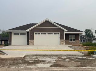 2350 Whispering Wind Ln, Green Bay, WI 54303