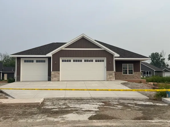 2350 Whispering Wind Ln, Green Bay, WI 54303