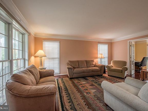 5th image of 6 Cornfield Ct