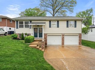 9601 Gallop Ln, Saint Louis, MO 63126