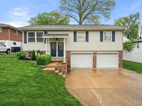 9601 Gallop Ln, Saint Louis, MO 63126