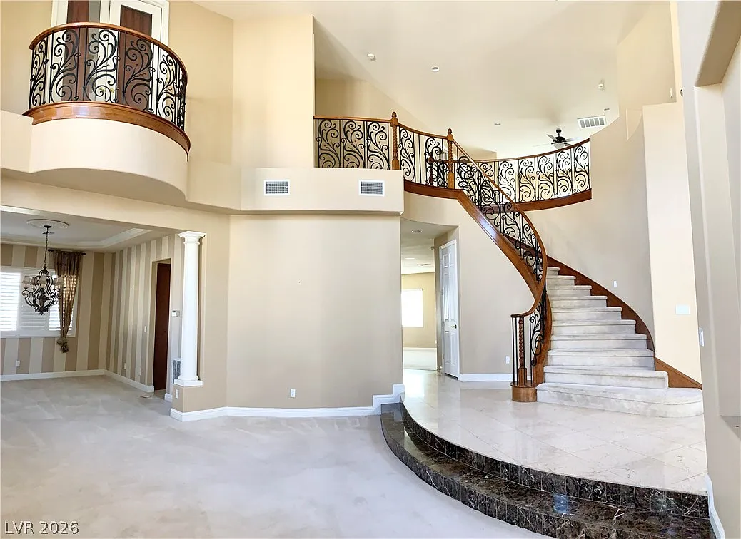 5 bed, 4.5 bath, 4364 sqft, $5,650 — Photo 4