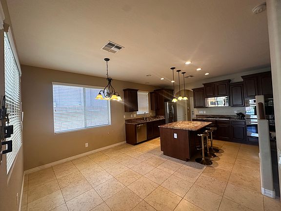 5th image of 22922 N 40th Pl