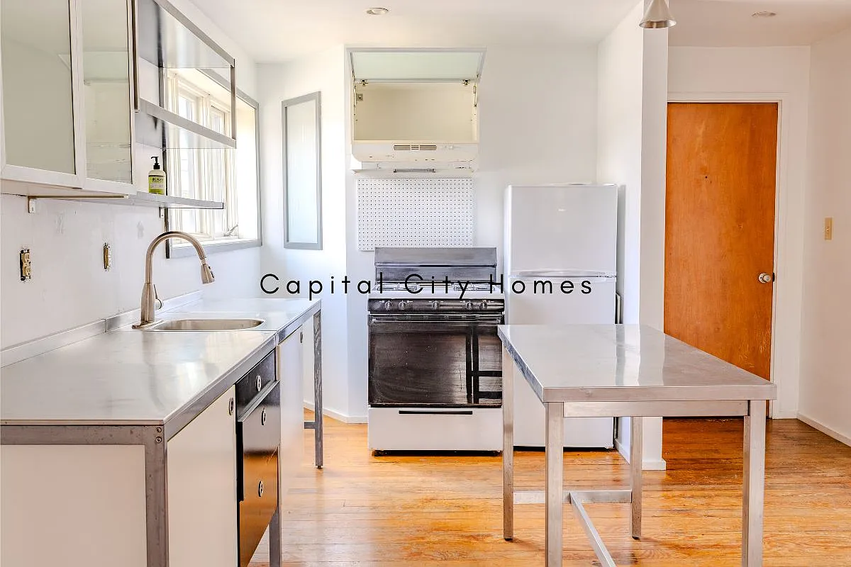 1 bed, 900 sqft, $1,200 — Photo 2