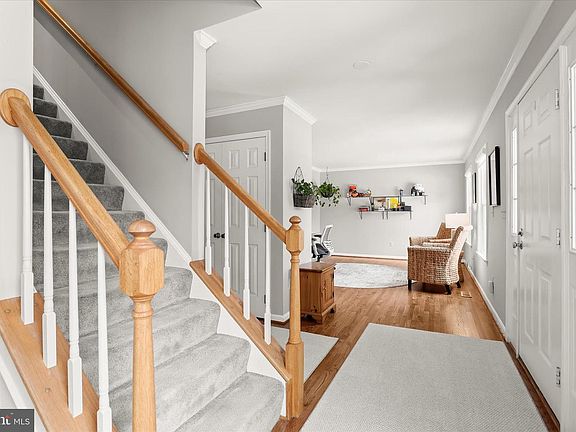 3rd image of 13 Farm Ridge Ct