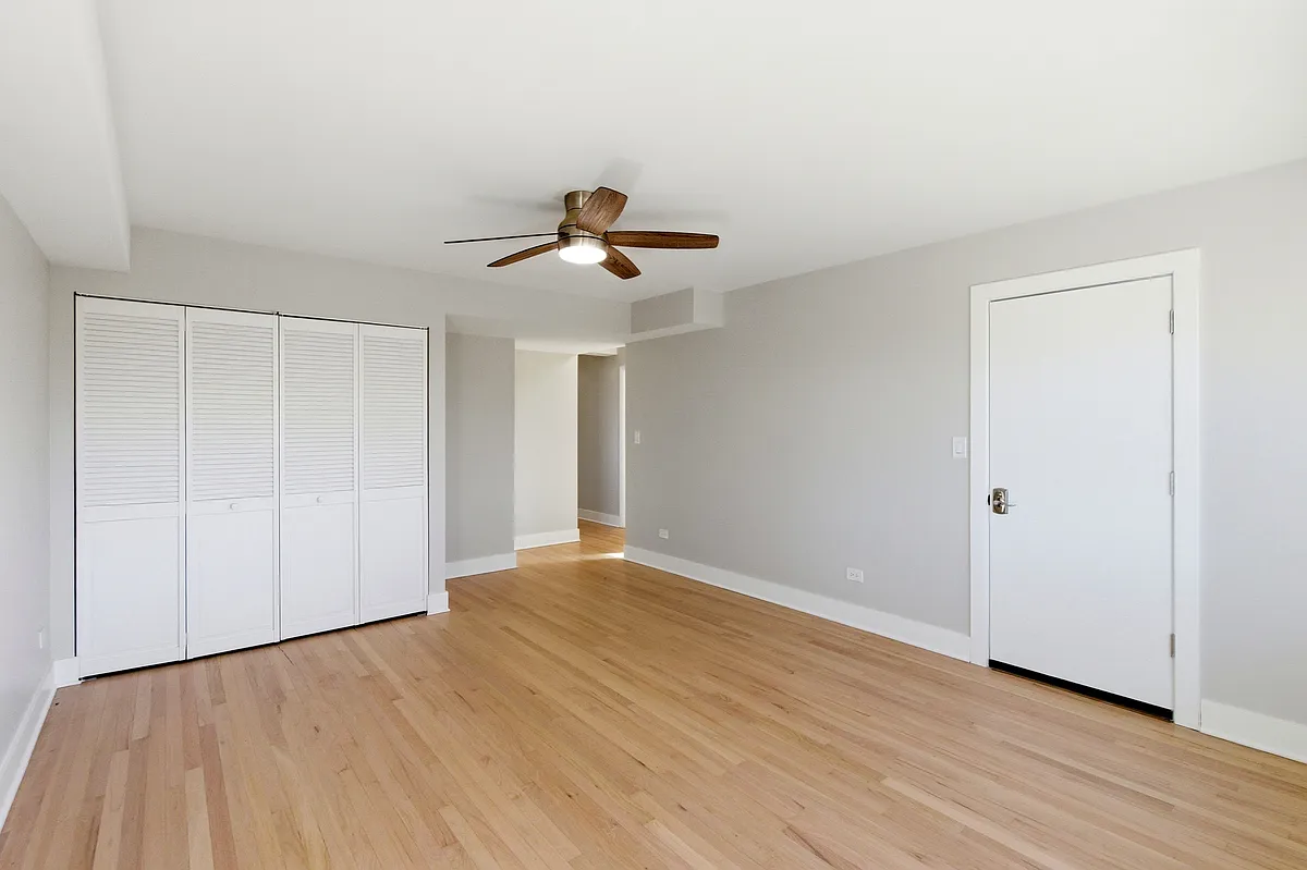 Building Photo - 1215 Balmoral Ave #1