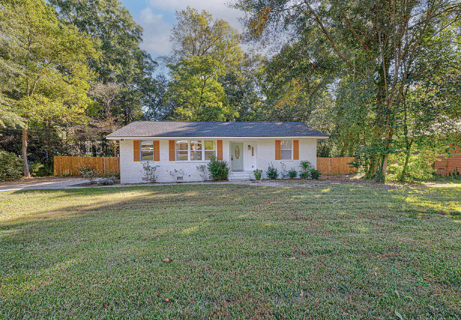 3 bed, 2.0 bath, 1340 sqft, $1,800 — Photo 1