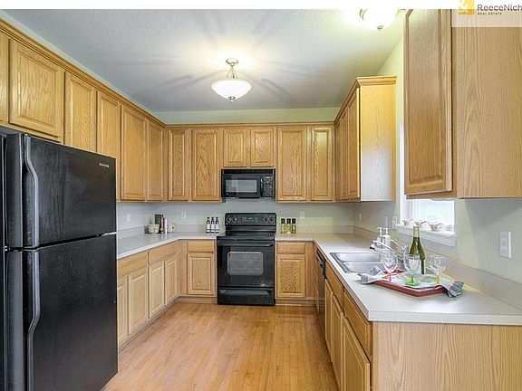 5th image of 515 Amhurst Ave