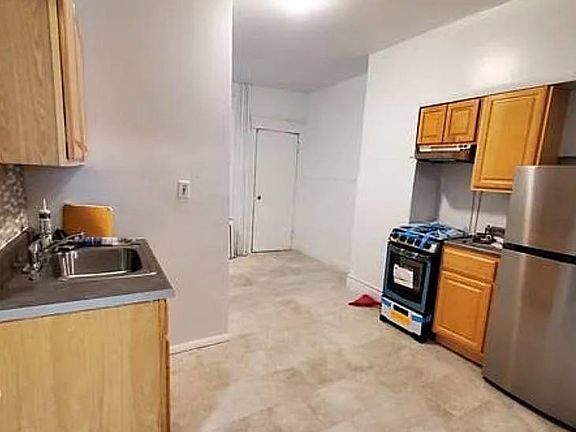 5th image of 109 Beech St