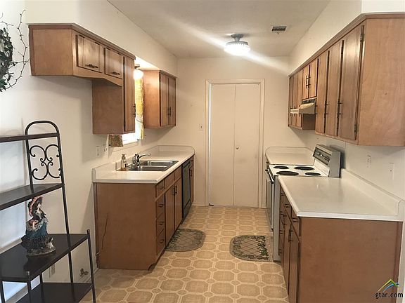 4th image of 101 Holly Park St
