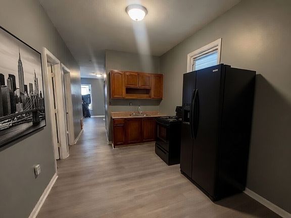 5th image of 111 Putnam St Floor 2