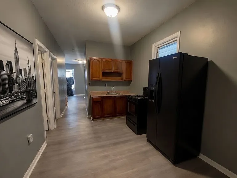111 Putnam St #2 — Photo 5