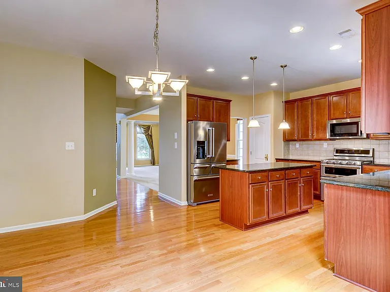 45 Lockwood Dr — Photo 17