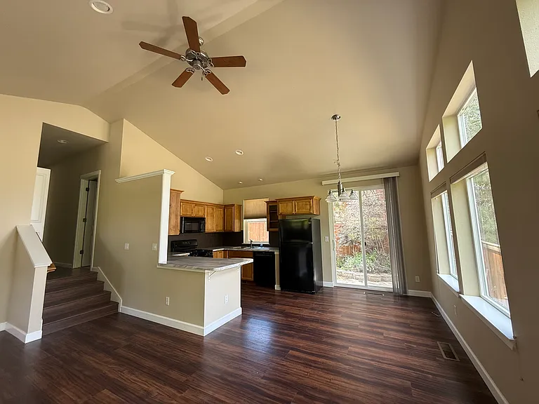 319 SW Chukar Ln — Photo 3