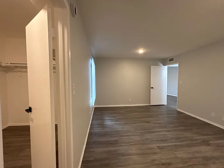 616 North Sweetzer Avenue — Photo 20