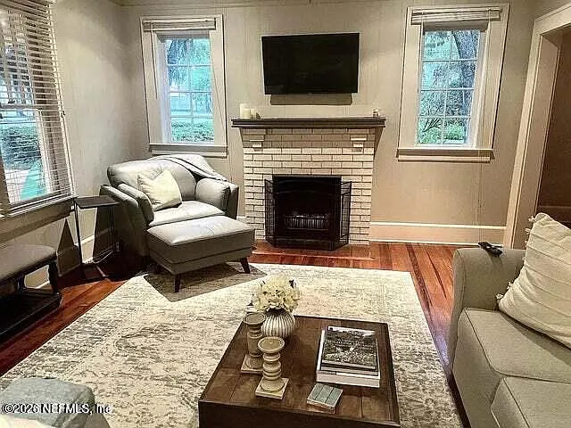 3 bed, 2.0 bath, 1800 sqft, $3,000 — Photo 4