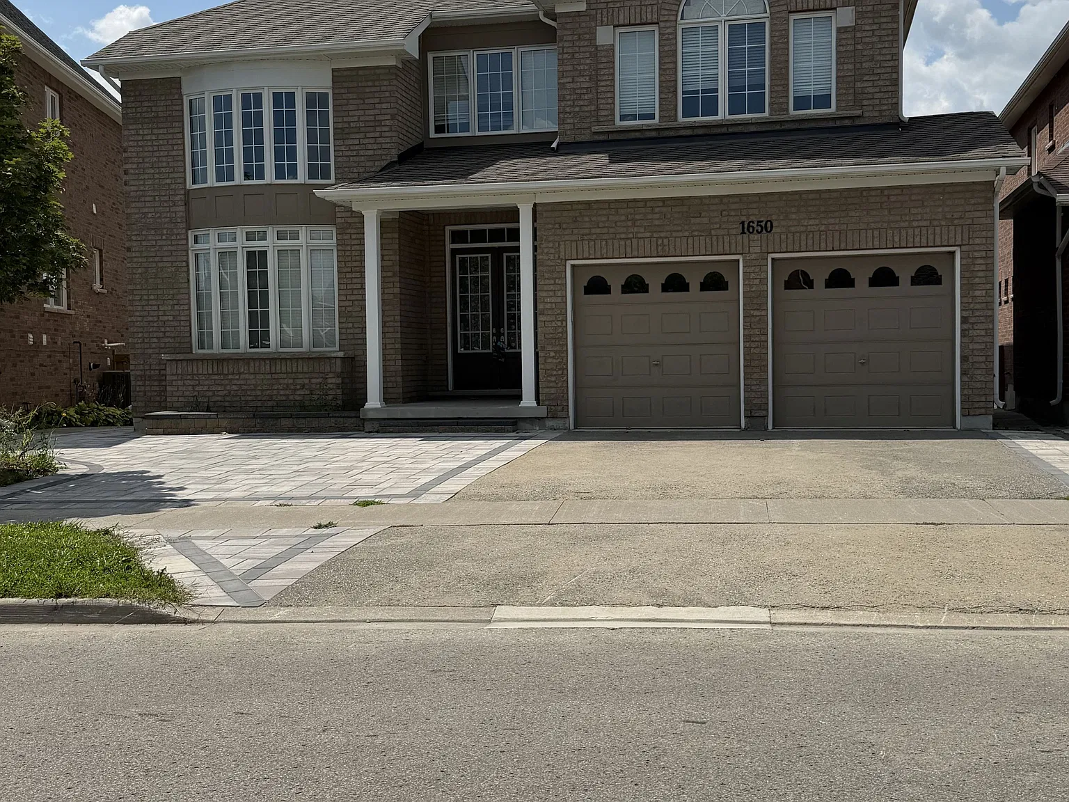 4 bed, $2,300 — Photo 1