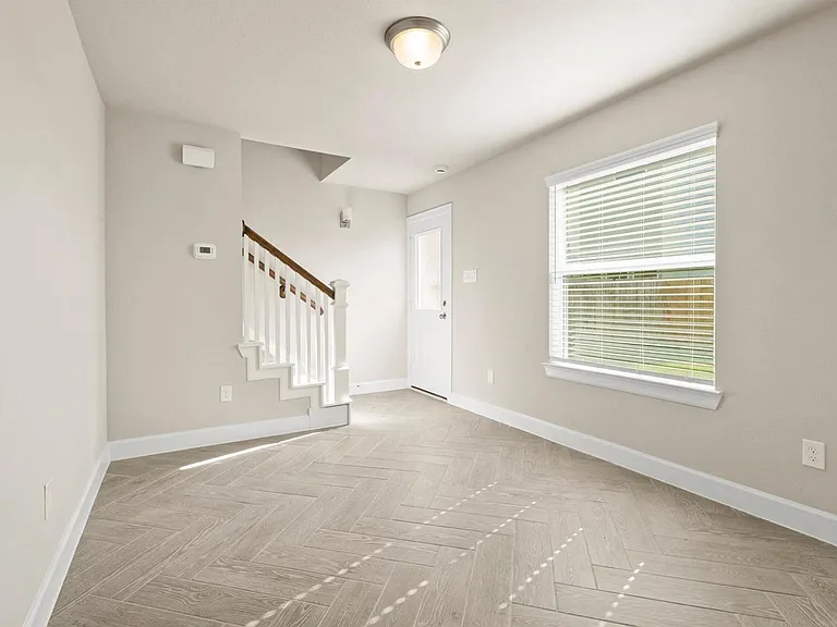3206 La Rambla Dr — Photo 5
