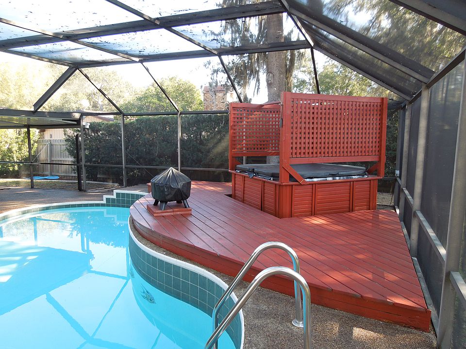 1st image of 6 Hammock Pl