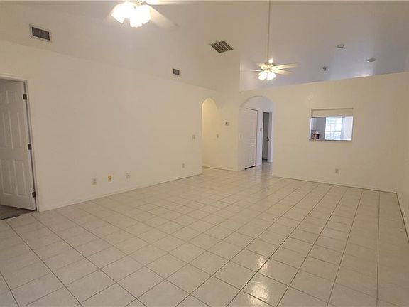 Large open livingroom