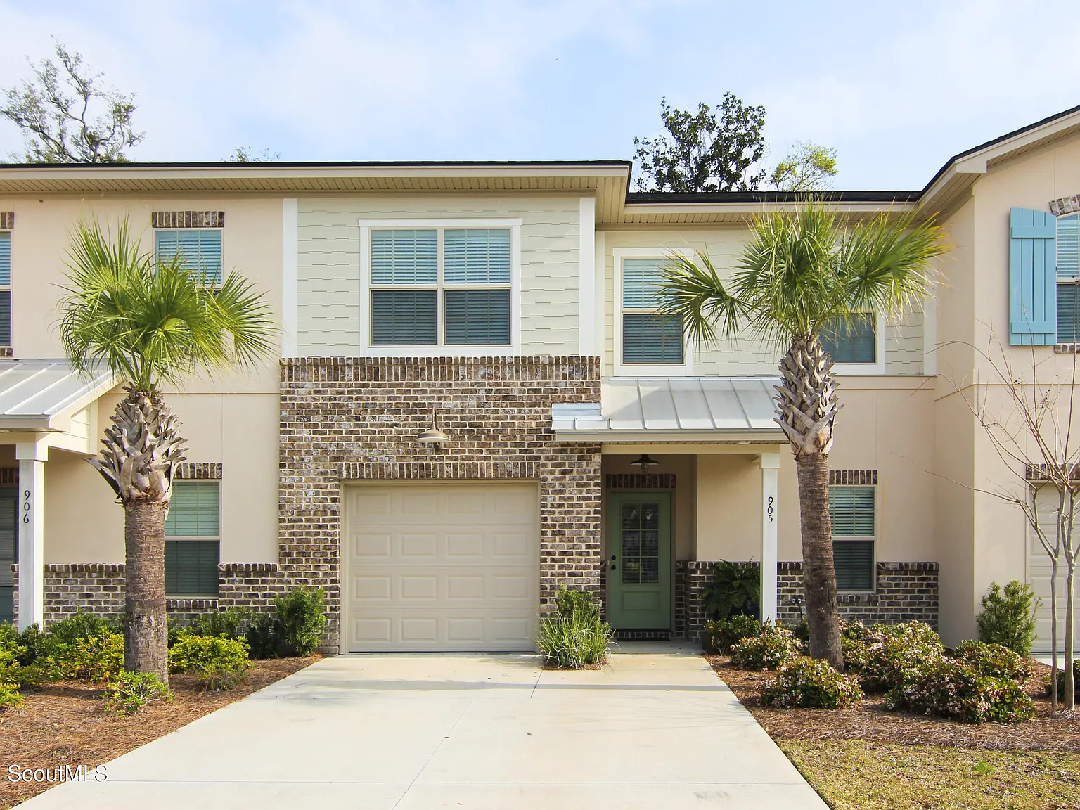 3 bed, 2.5 bath, 2210 sqft, $5,160 — Photo 1