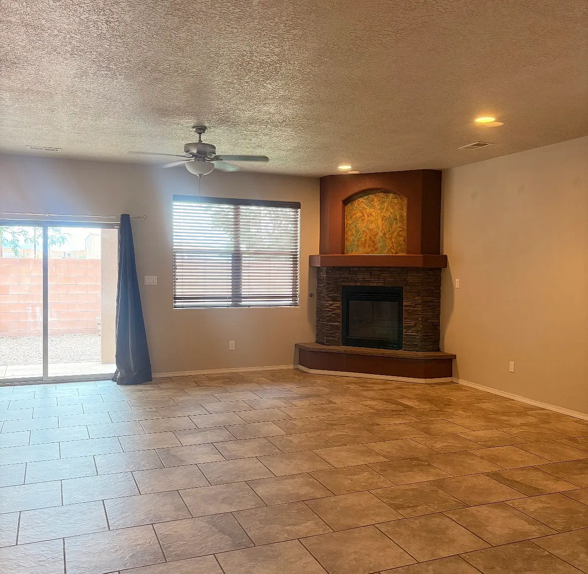 3 bed, 1895 sqft, $3,200 — Photo 2