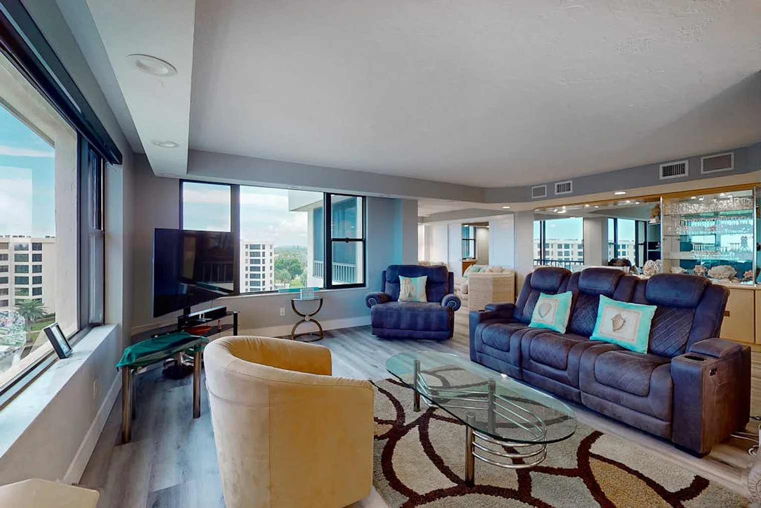 3 bed, 3.0 bath, 1732 sqft, $9,230 — Photo 4