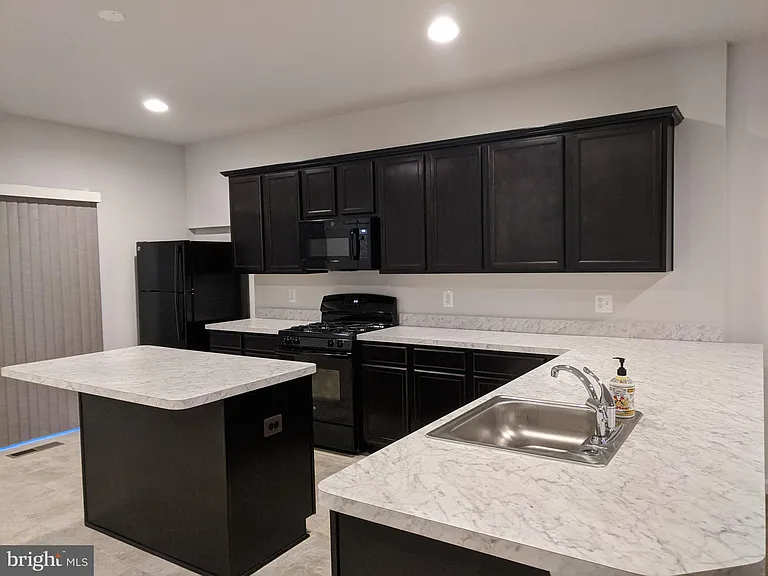 224 Parkland Dr — Photo 7