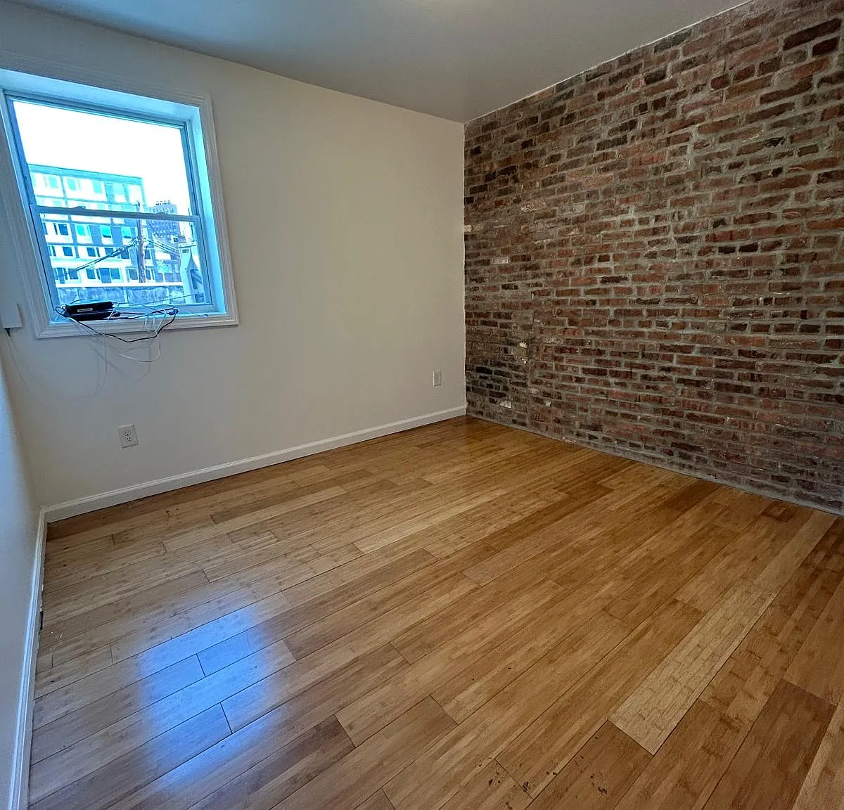 3 bed, 10 sqft, $2,850 — Photo 4