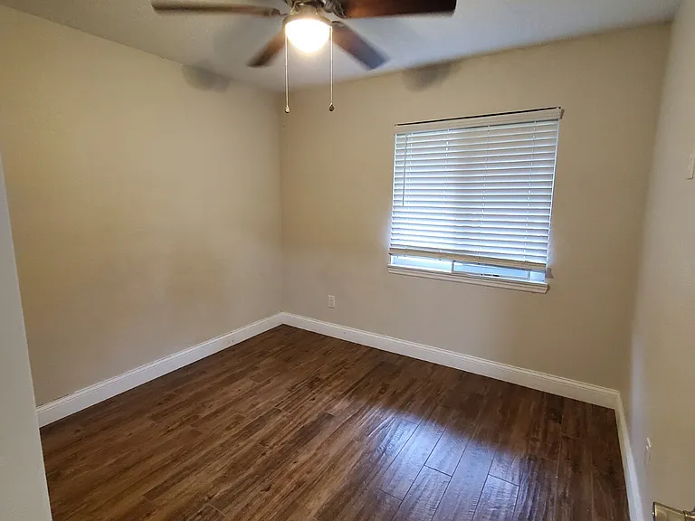 106 N Apollo Dr — Photo 2