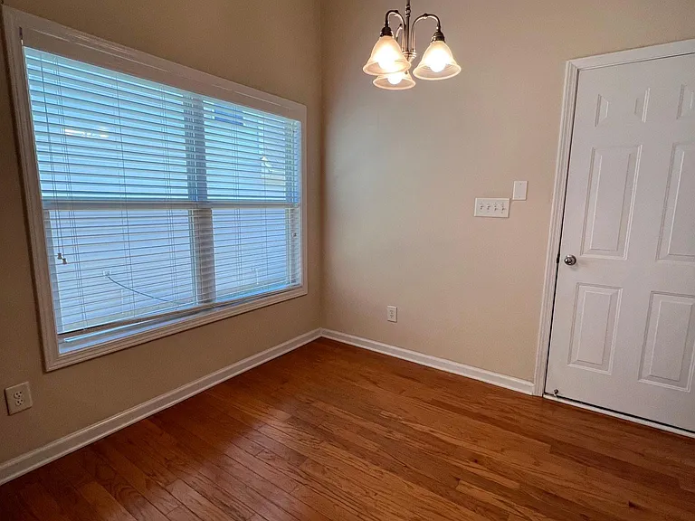 2541 Southhaven Ln — Photo 7