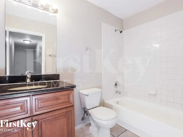 2916 N Jefferson St — Photo 12