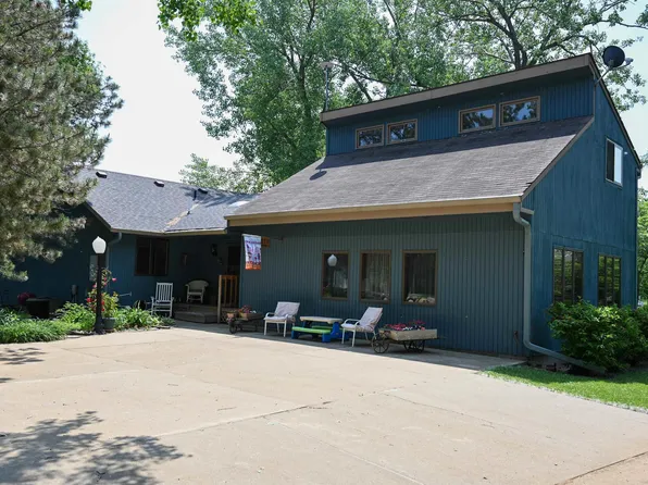 46270 W Shore Pl, Hartford, SD 57033