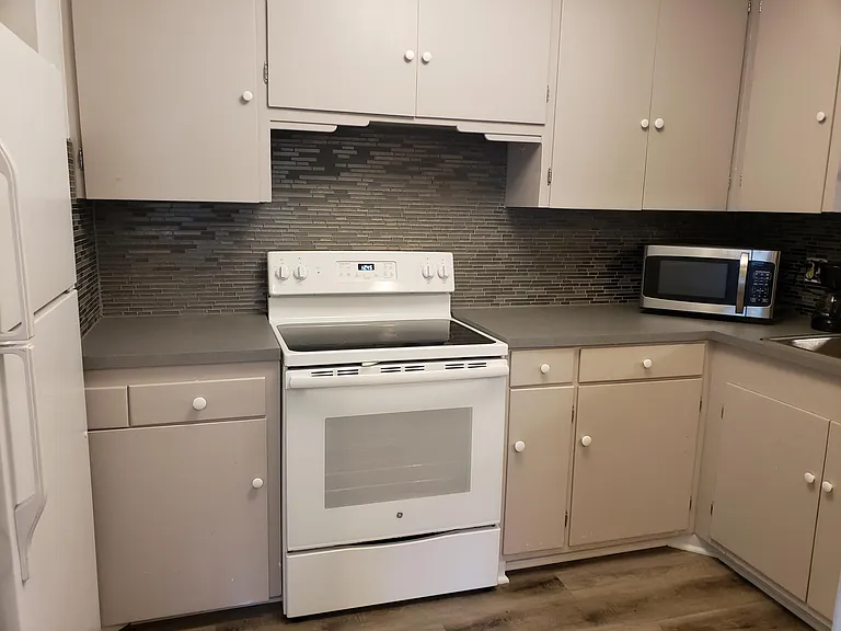 2905 S 44th St — Photo 18