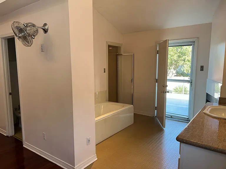 2129 Carol Sue Ave — Photo 8