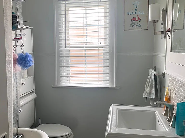 819 Carpenter St — Photo 17
