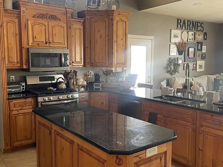 867 S 4425 W — Photo 24