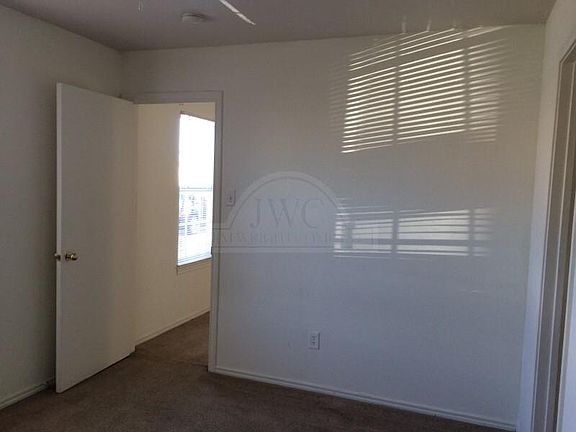 5th image of 5809 Redstone Dr APT B